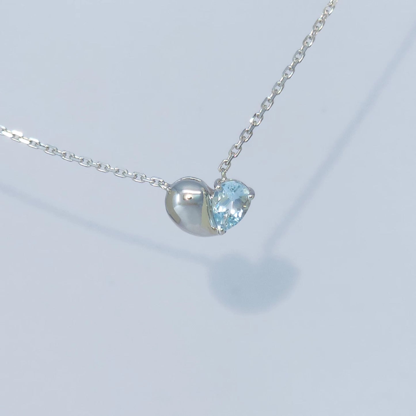 Heartily Pendant Necklace - 18K White Gold Aquamarine