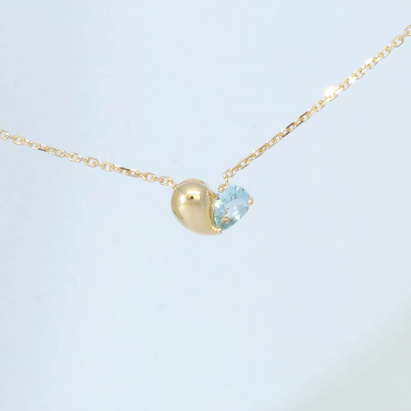 Heartily Pendant Necklace - 18K Yellow Gold Aquamarine